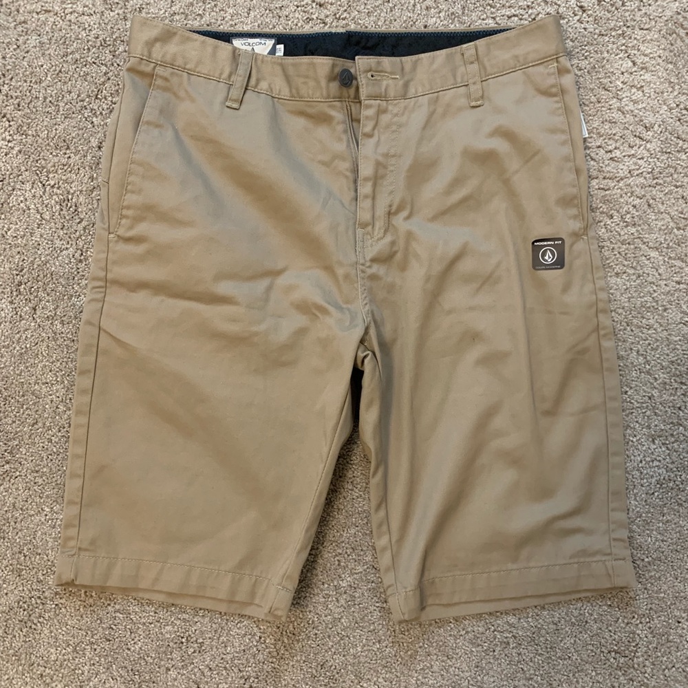 Men’s Modern Fit Khaki Shorts